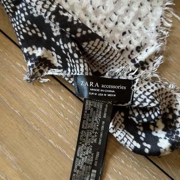 Zara viscose python snake scarf like new - Picture 8 of 8